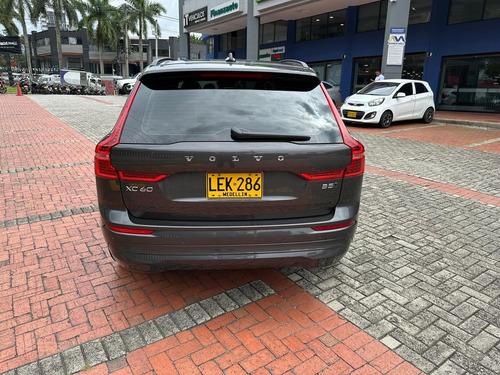 Volvo XC60 2.0 B5 Momentum Hybrida At 4x4