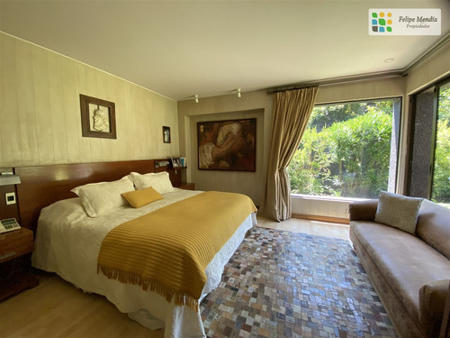 Casa En Venta De 4 Dorm. En Las Condes