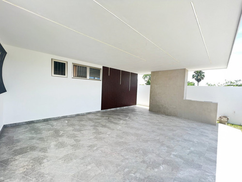 Exclusiva Casa Con Piscina En El Proyecto Cerrado Llanos Gurabo