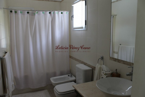 Venta Casa En Laguna Blanca , Manantiales 4 Dormitorios - Ref: 18844