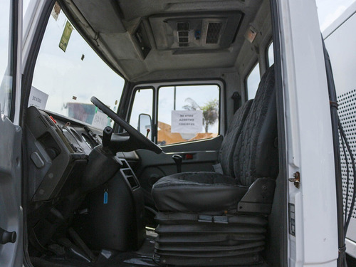 Imagem 6 de 15 de Mercedes Benz 710 4x2 2011 Com Comboio Lubrificante=vw,volvo