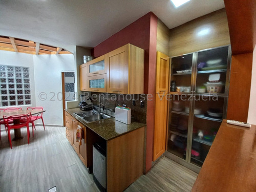 Estupendo Townhouse En La Trinidad 25-1356