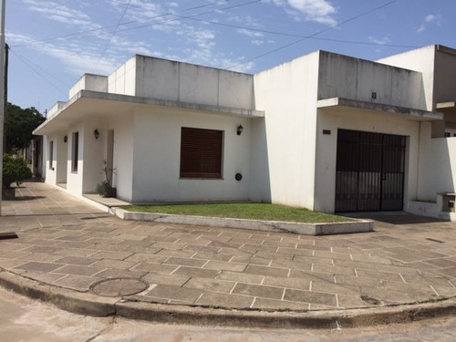 Imagen 1 de 16 de Lobos Casa Céntrica Plaza Tucumán