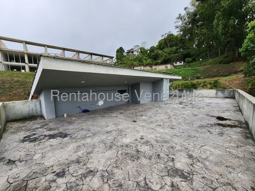 Casa En Venta Remodelada Con Terraza Descubierta Urb Estancia El Retiro San Antonio De Los Altos Fanny Calderon Rentahouse