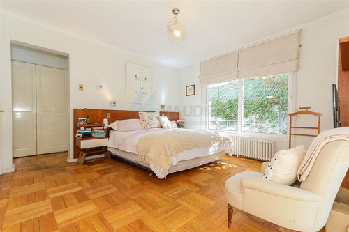 Casa En Venta De 5 Dorm. En Las Condes