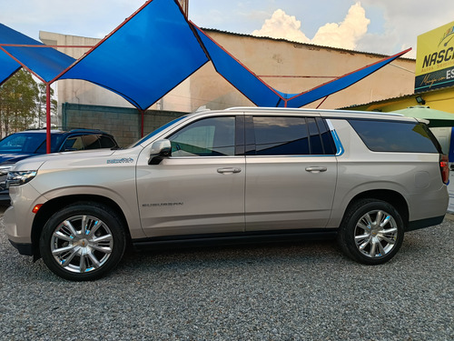 Chevrolet Suburban 6.2 High Country 4X4 At