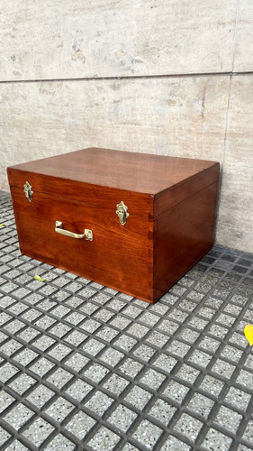 Baul Arcon Cofre En Madera Y Detalles En Bronce Marrron Baúl (Usado)