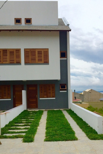 Casa Em Guarujá Com 2 Dormitórios - Vz2869