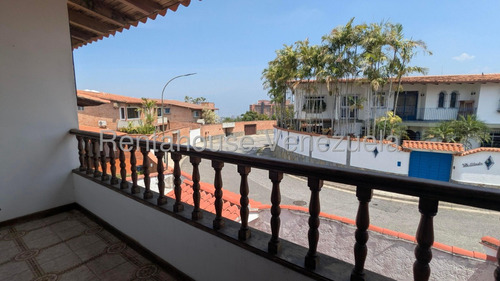 En Venta. Elegante Y Confortable Casa De Dos Niveles, Los Naranjos Del Cafetal