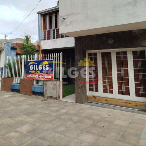Venta De Casa 5 Amb. En Ramos Mejia Con Fdo. Con Quincho