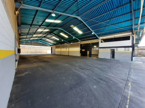 Imagen 1 de 8 de Alquiler De Majestuoso Galpon Zona Industrial Castillito. Hg