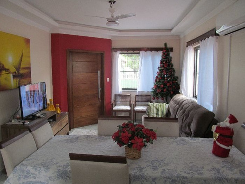 Casa À Venda Na Rua 252 , Meia Praia, Itapema - Sc - Liv-12482