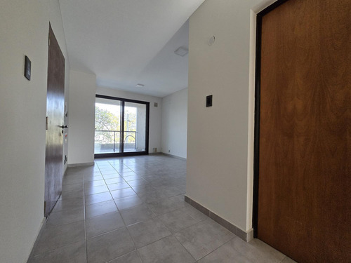 Semipiso De Un Dormitorio, Cocina Sectoriazada, Escritorio, Un Baño Y Dos Balcones, Cochera Opcional