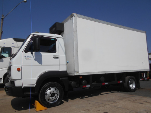 Imagem 3 de 15 de Volkswagen 8160 2017 Baú Refrigerado