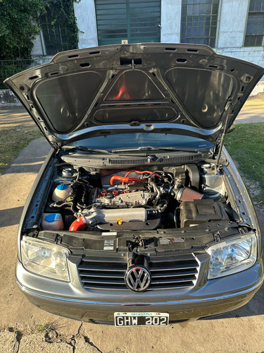 Volkswagen Bora 1.8 Highline T 180cv Cuero