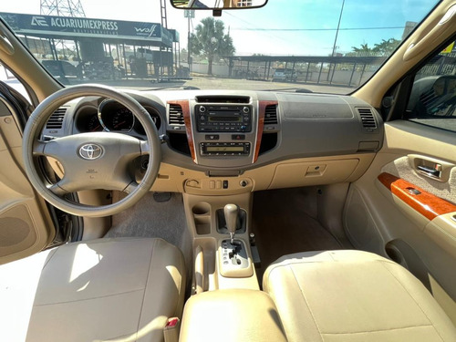 Imagen 9 de 17 de Toyota Fortuner 4x4