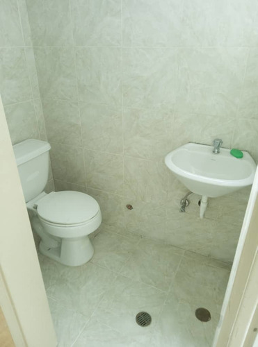 Imagen 4 de 9 de Se Vende O Se Alquila Oficina Av Juncal Ve02-879sc-mya