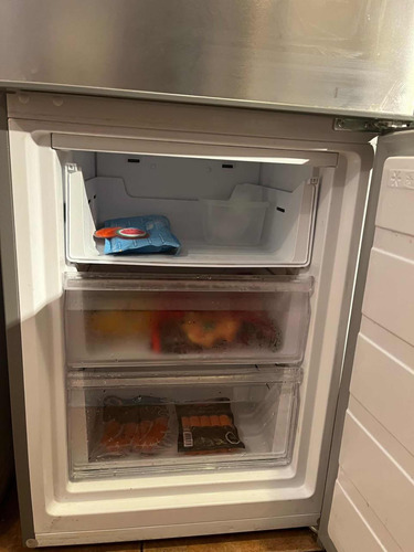 Refrigerador Midea Btm  No Frost 262 Lts