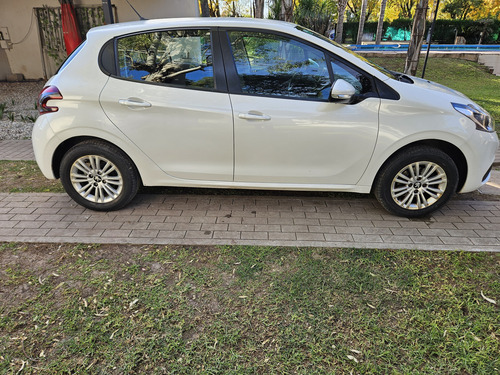 Peugeot 208 1.6 Allure
