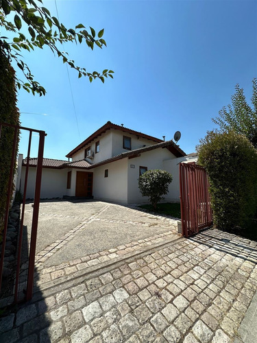 Casa Completamente Remodelada, Inmejorable Ubicación