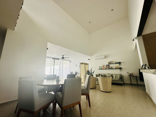 Casa En Venta Con Paneles Solares En Residencial Aleza Conkal.