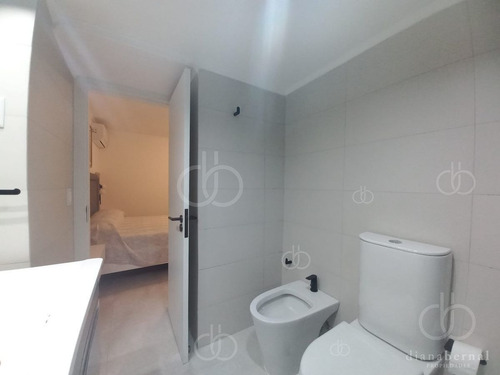 Imagen 8 de 27 de Vende Apartamento De 2 Dormitorios Y Medio En Chiverta, Reciclado Completo. Punta Del Este