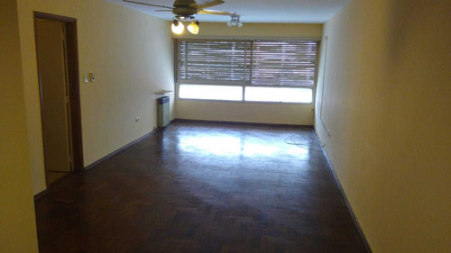 Imagen 3 de 17 de Depto. En Venta De Tres Dormitorios Mas Escritorio Sobre Rondeau 264