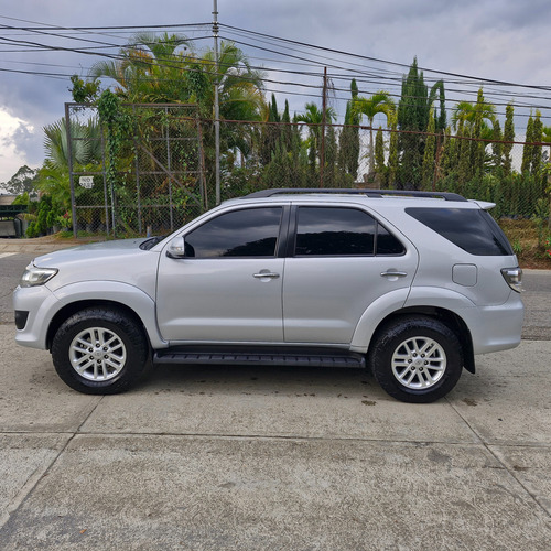 Toyota Fortuner Sr