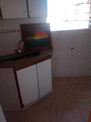 Imagen 5 de 14 de Casa Para 2 Familias En Venta En La Tablada