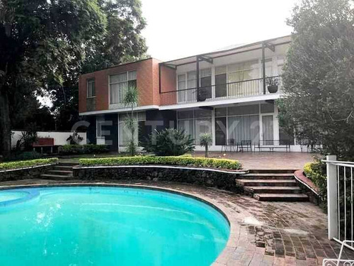 Residencia En Palmira En Avenida Principal