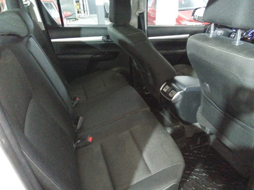 Imagen 14 de 25 de Toyota Hilux Srv 4x2 Aut