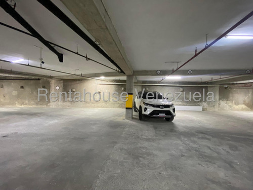 Apartamento Remodelado En Venta, Urb. Las Mercedes