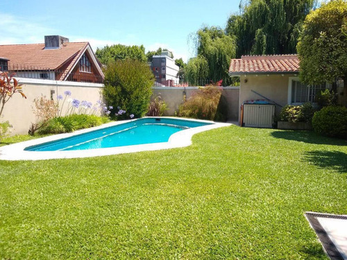 Imagen 1 de 11 de Casa - La Lucila-vias/libert. 3 Dormitorios, Jardin Con Pileta, Dependencia