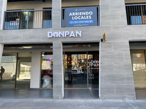 Locales Entrega Inmediata - Segundo Piso Con Ascensor