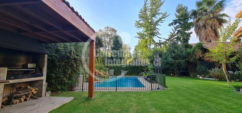 Casa En Venta De 6 Dorm. En Las Condes