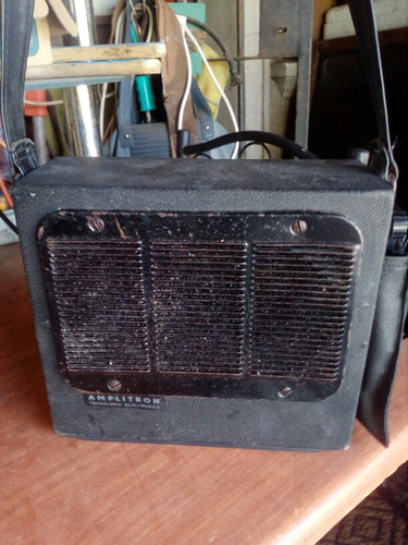 Antiguo Amplificador Portatil A Pilas Microfono Y Parlante (Usado)