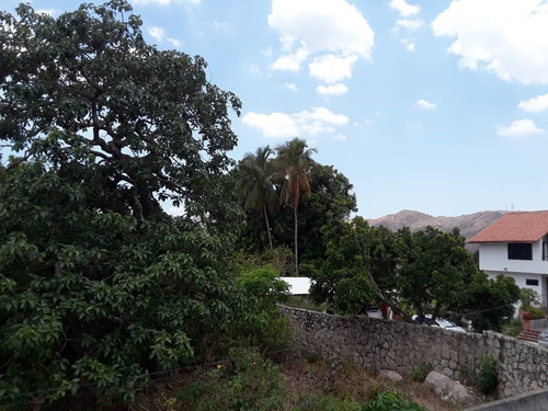 Imagen 8 de 10 de Se Ofrece A La Venta Town-house Amplio En Obra Blanca Ubicado En Sector El Piñal, Él Limón.