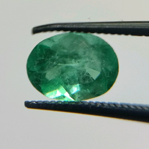 Esmeralda 0,80ct Oval 7x5mm