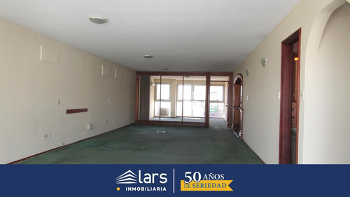 Oficina Para Alquilar / Ciudad Vieja - Inmobiliaria Lars