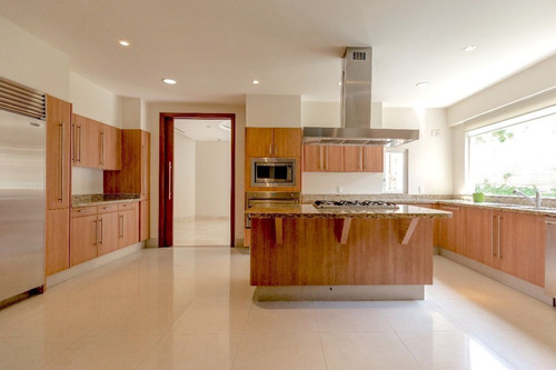 Romanza Baja De Precio!!!lomas Country Departamento Espacioso