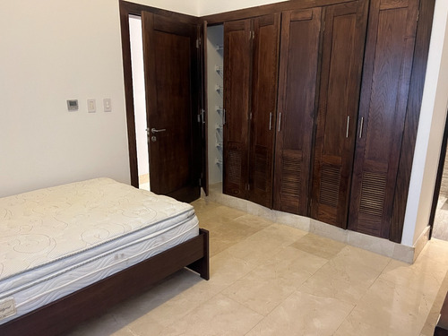 Apartamento En Alquiler En Lujosa Torre, Ubicada En Santo Domingo, Piantini