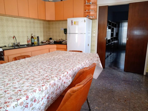 Imagen 3 de 21 de Locales Con Vivienda En Planta Baja Y Depto. 5 Amb. En P.a