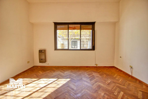 Casa Ph En Venta En Olivos 3 Ambientes, Con Cochera, Jardín Y Galpón. 170 M2 Cub.