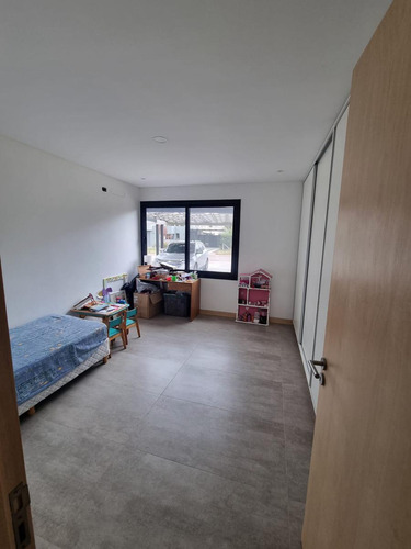 Hauser Vende Casa De Categoria En Barrio Liceo 1