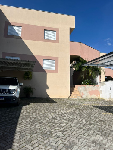 Aluga Casa Em Vilagio Com 4 Cômodos E Garagem Em Botujuru - Mogi Das Cruzes