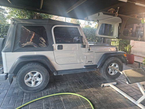 Imagen 4 de 11 de Jeep Wrangler 4.0 Hard Top Sport