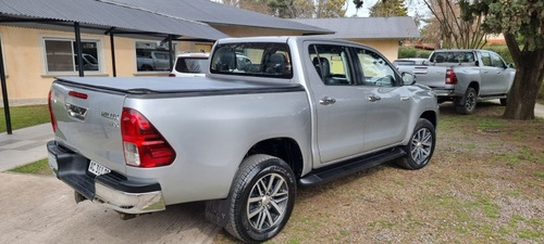 Imagen 3 de 13 de Toyota Hilux 2018 2.8 Cd Srv 177cv 4x2 At