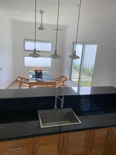 ¡oportunidad Única En Venta! Villa Moderna A 600 Metros De La Playa Las Ballenas (las Terrenas)