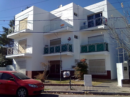 V114 - Villa Dominguez. Departamento Al Frente Con Balcon