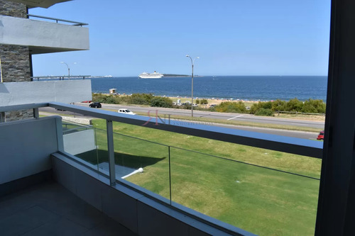 Primera Fila, Terraza, Edificio Con Buenos Servicios